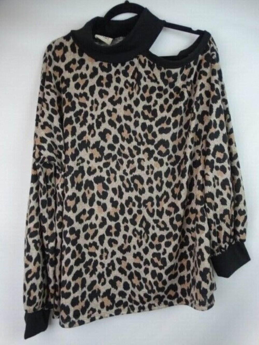 Bibi Women's Top Size XL Leopard Print Open Cold Shoulder Long Sleeve Shirt
